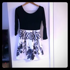 Black and white three quarter length shift dress